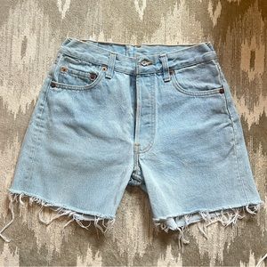 Vintage Levi’s Light-Wash Denim Jean Shorts